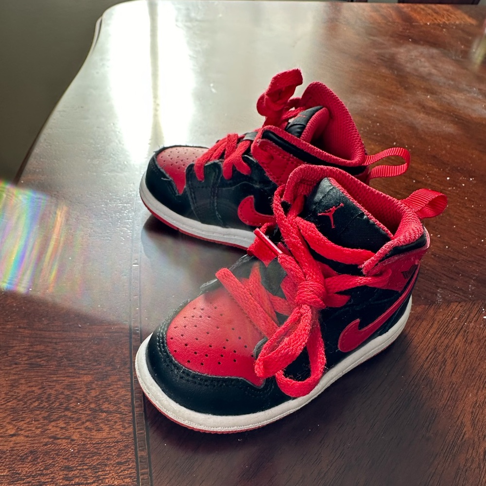 Air Jordan 1 Retro Mid